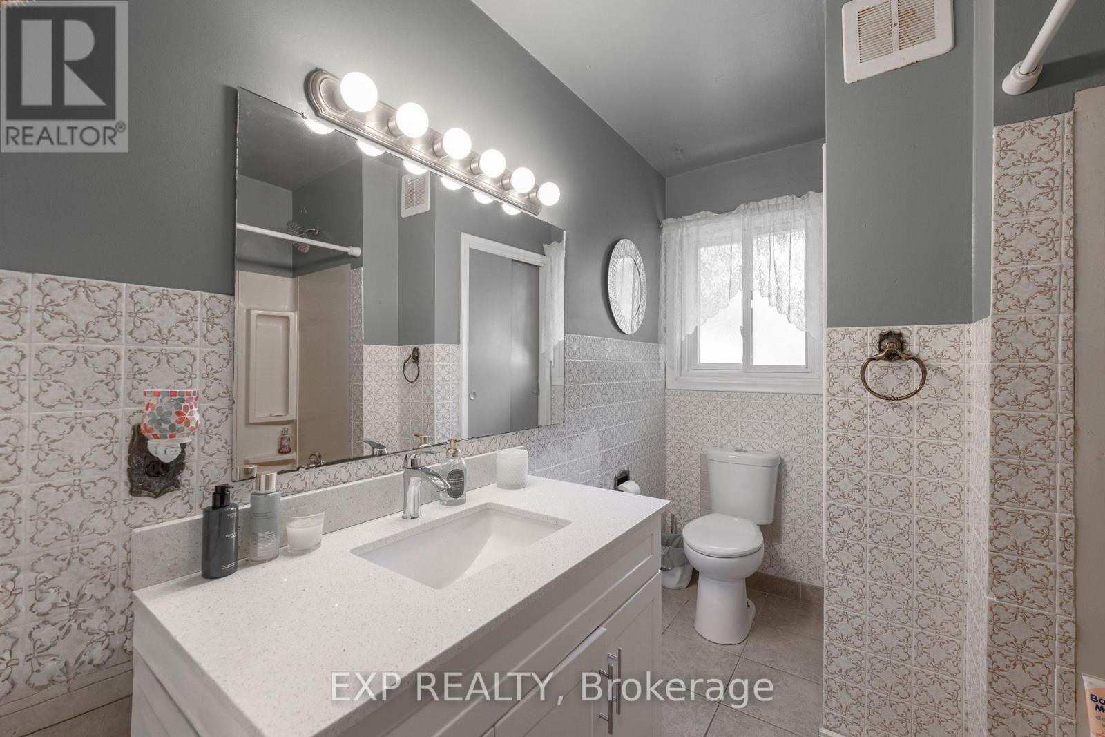 2896 Portage Road, Niagara Falls (Church'S Lane), ON - Indoor Photo Showing Bathroom