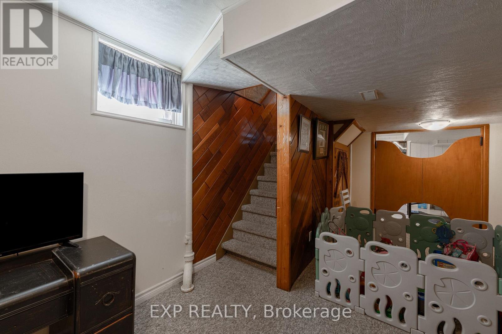 2896 Portage Road, Niagara Falls (Church'S Lane), ON - Indoor Photo Showing Other Room