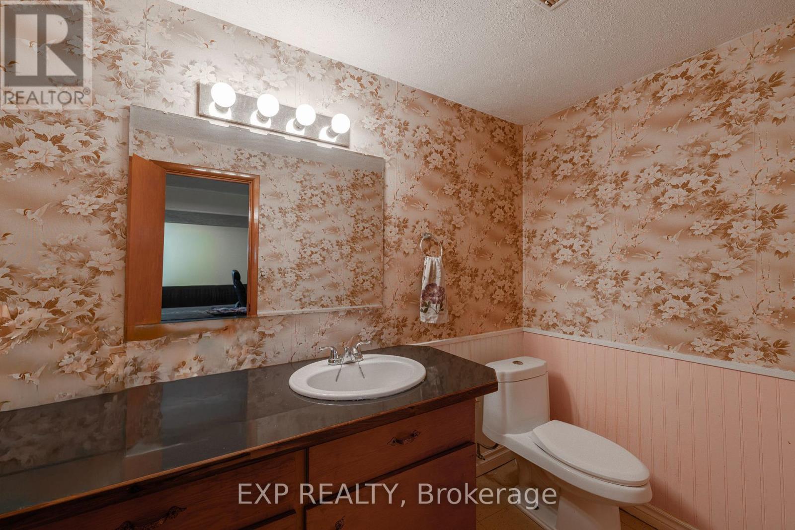 2896 Portage Road, Niagara Falls (Church'S Lane), ON - Indoor Photo Showing Bathroom