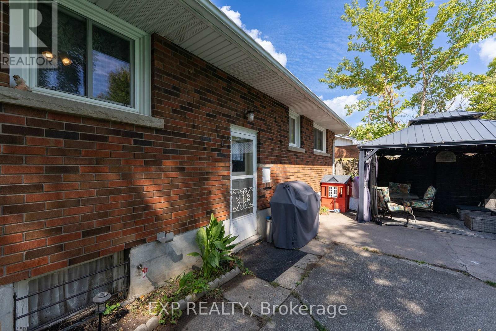 2896 Portage Road, Niagara Falls (Church'S Lane), ON - Outdoor With Exterior