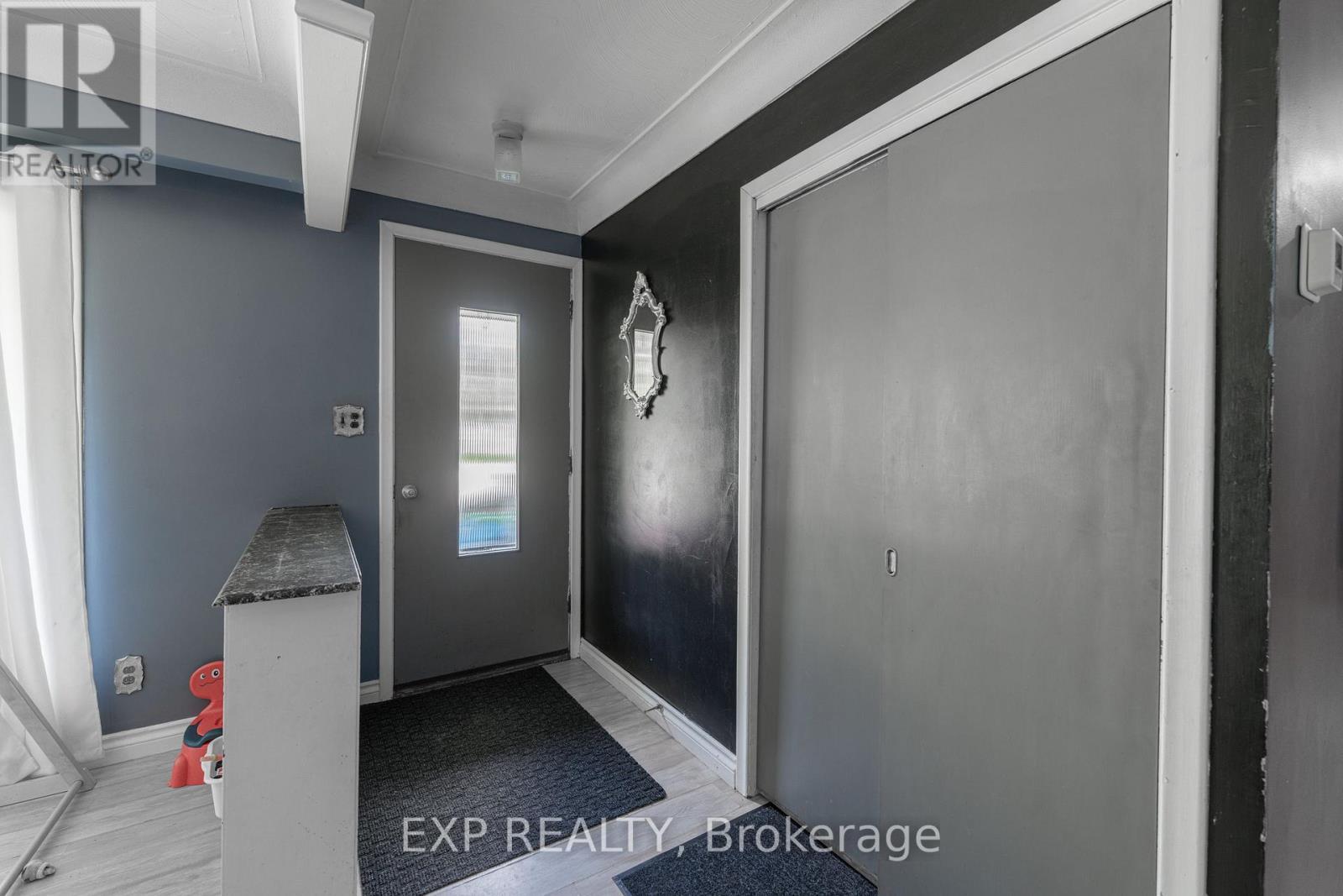 2896 Portage Road, Niagara Falls (Church'S Lane), ON - Indoor Photo Showing Other Room