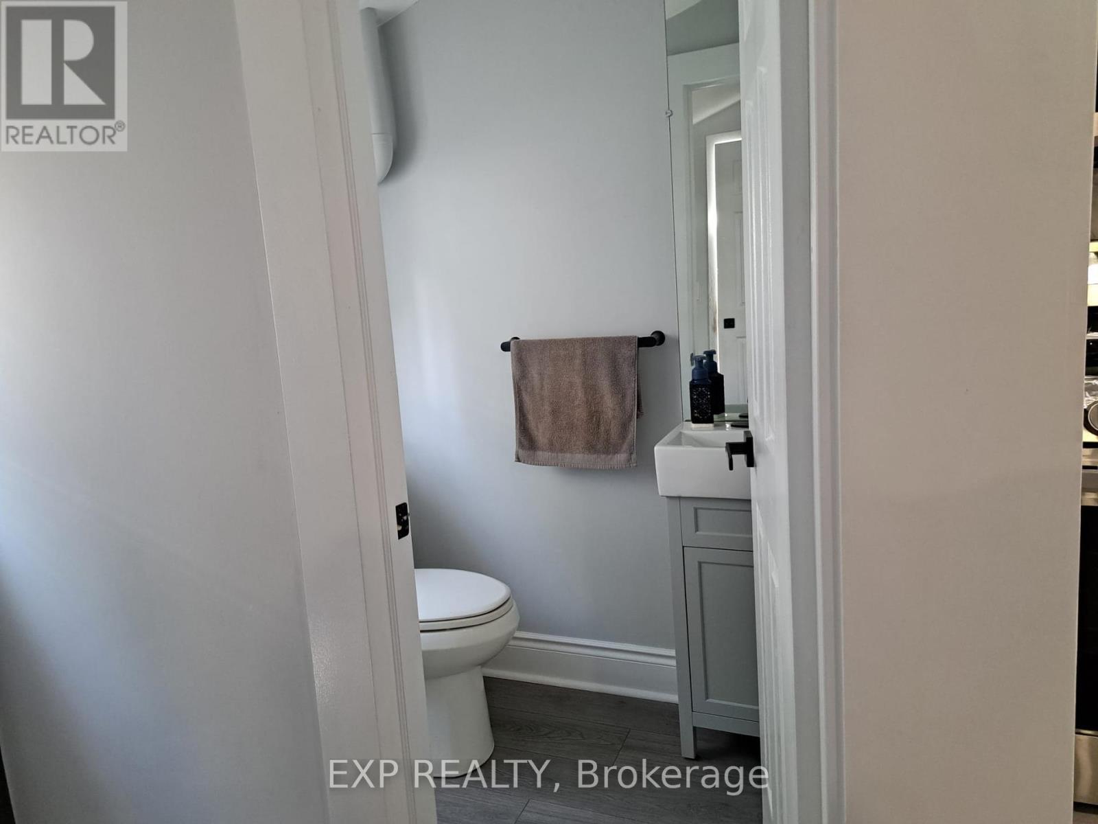 41 Kent Street, Welland (Welland Downtown), ON - Indoor Photo Showing Bathroom