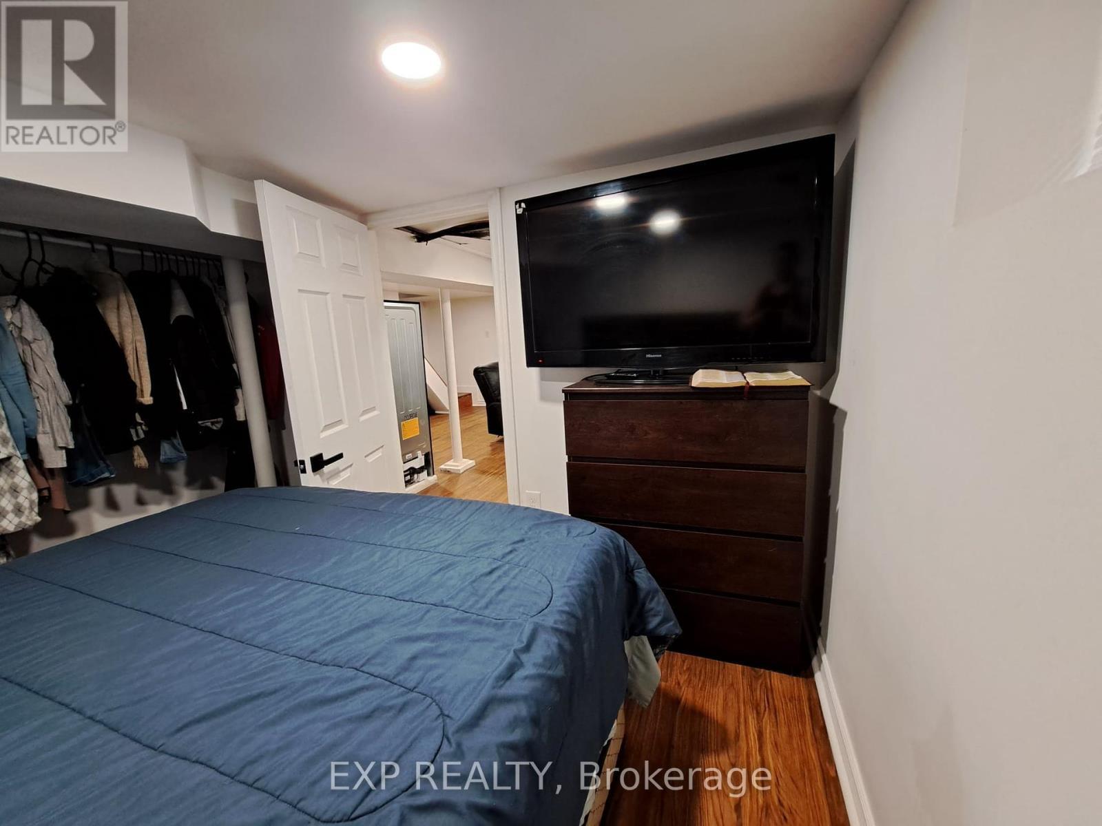 41 Kent Street, Welland (Welland Downtown), ON - Indoor Photo Showing Bedroom