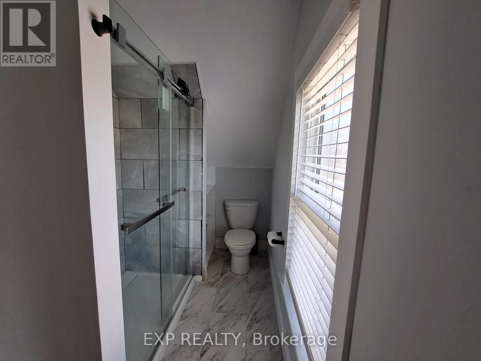 41 Kent Street, Welland (Welland Downtown), ON - Indoor Photo Showing Bathroom