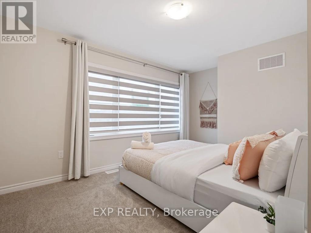 2 Sun Haven Lane, Thorold (Rolling Meadows), ON - Indoor Photo Showing Bedroom