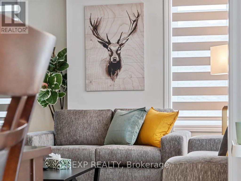 2 Sun Haven Lane, Thorold (Rolling Meadows), ON - Indoor Photo Showing Living Room