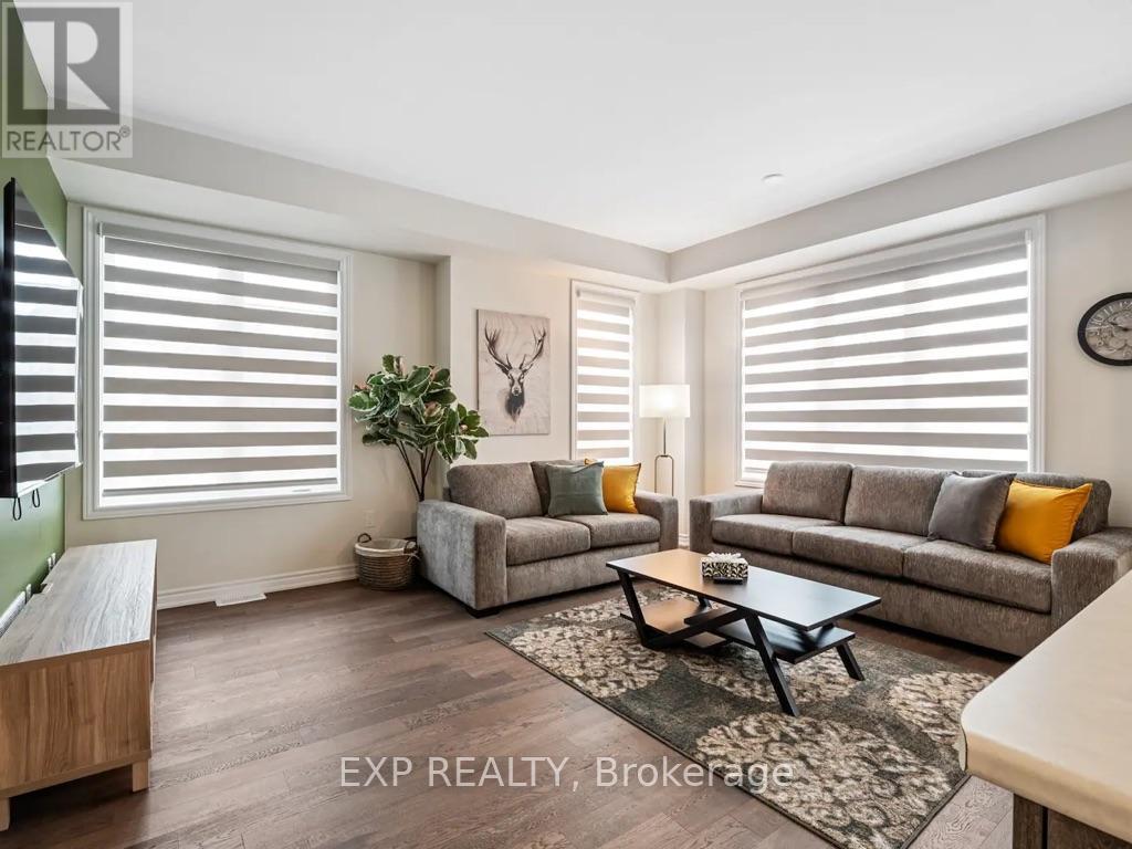 2 Sun Haven Lane, Thorold (Rolling Meadows), ON - Indoor Photo Showing Living Room