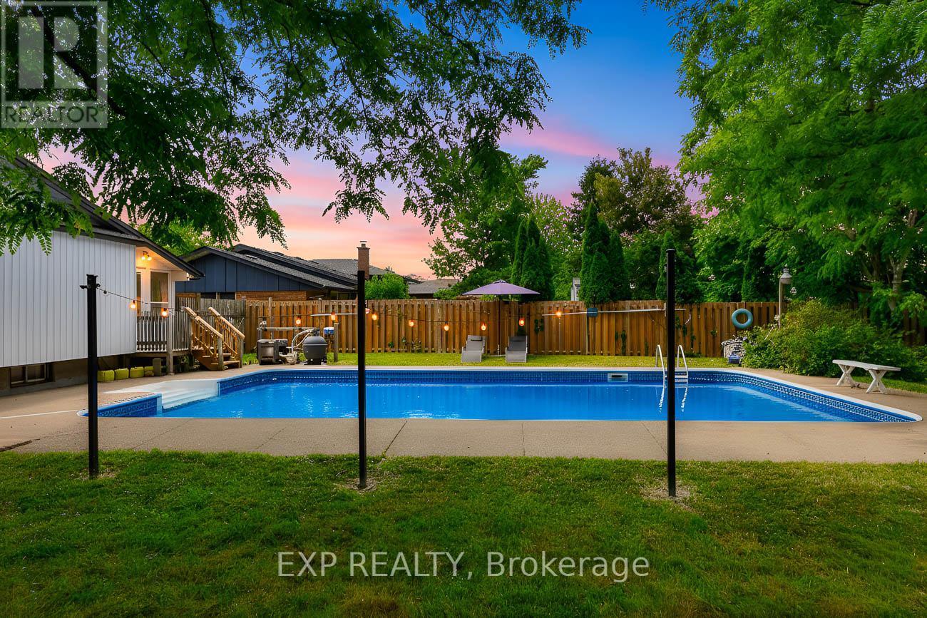 Heated In-ground Pool - 6937 Waterloo Drive, Niagara Falls (Casey), ON - Outdoor With In Ground Pool With Backyard