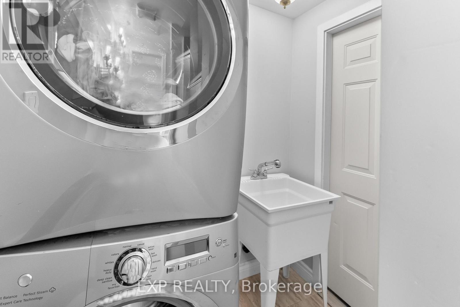 6937 Waterloo Drive, Niagara Falls (Casey), ON - Indoor Photo Showing Laundry Room
