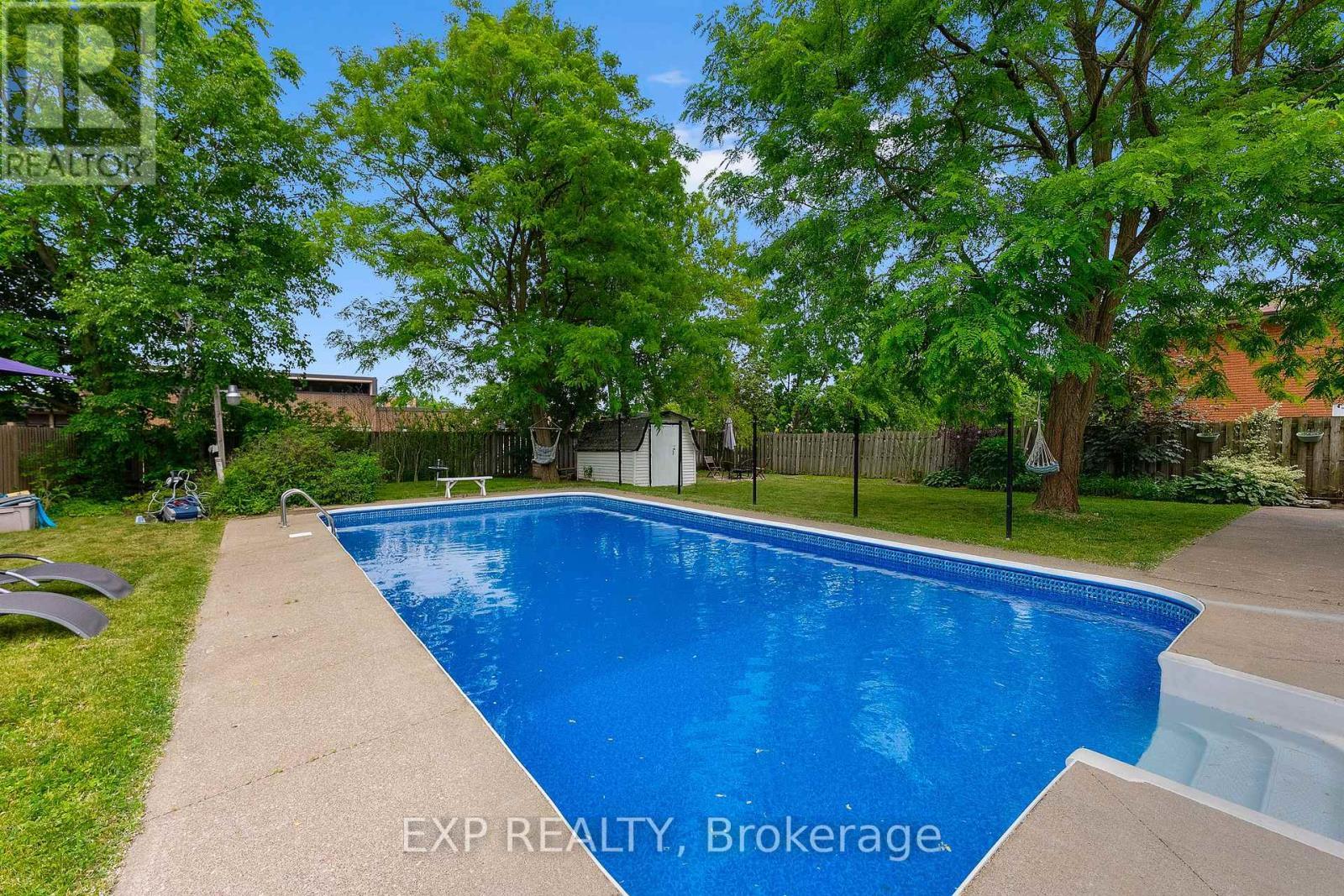 6937 Waterloo Drive, Niagara Falls (Casey), ON - Outdoor With In Ground Pool With Backyard