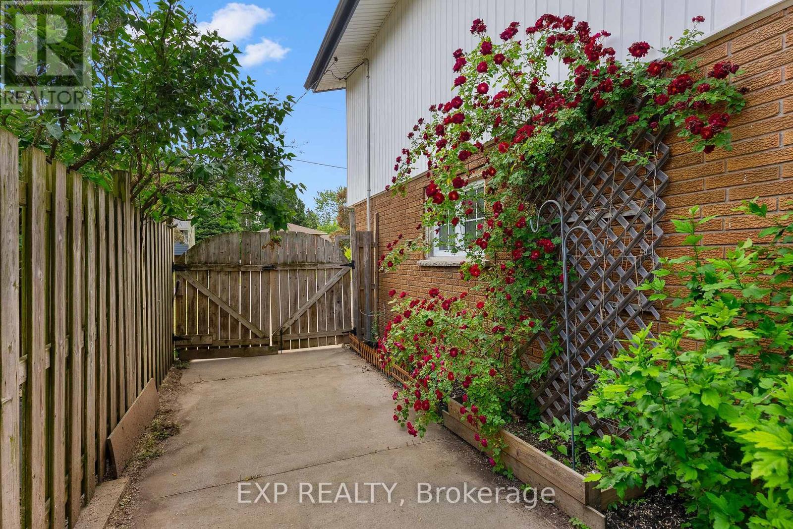 6937 Waterloo Drive, Niagara Falls (Casey), ON - Outdoor