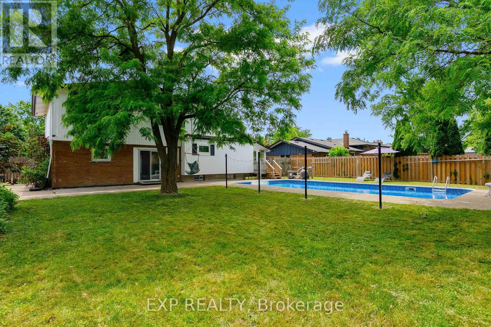 6937 Waterloo Drive, Niagara Falls (Casey), ON - Outdoor With In Ground Pool With Backyard
