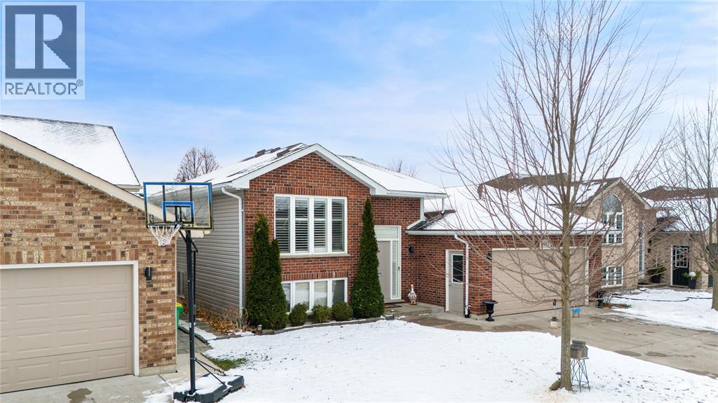 4015 Rosemount Drive, Petrolia, ON - Outdoor