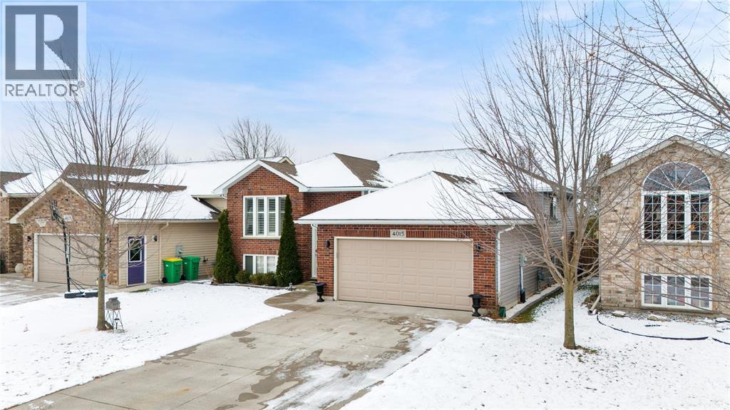 4015 Rosemount Drive, Petrolia, ON - Outdoor