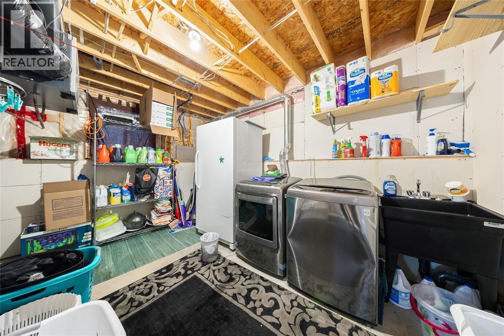 4015 Rosemount Drive, Petrolia, ON - Indoor Photo Showing Laundry Room
