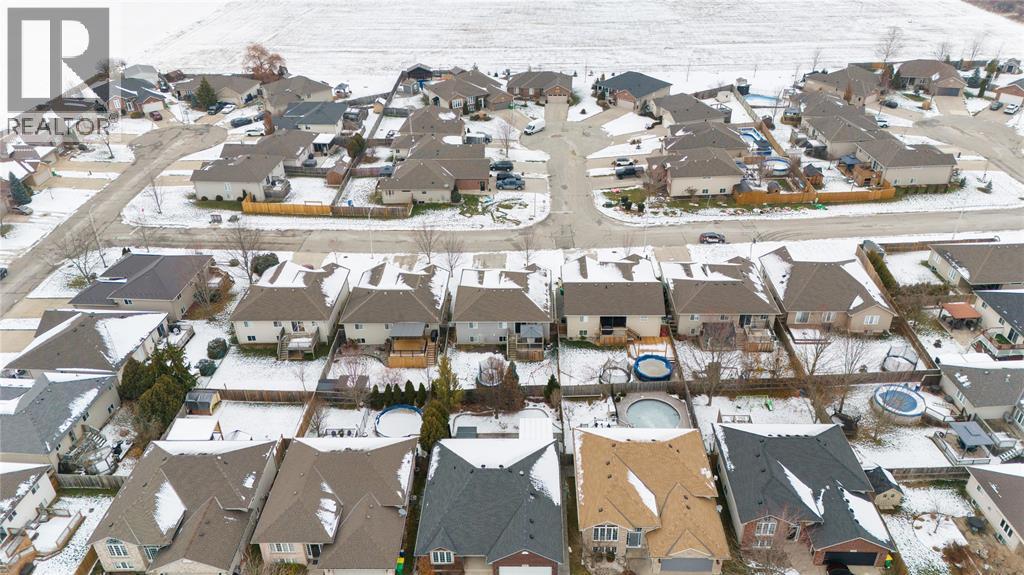 4015 Rosemount Drive, Petrolia, ON - Outdoor With View