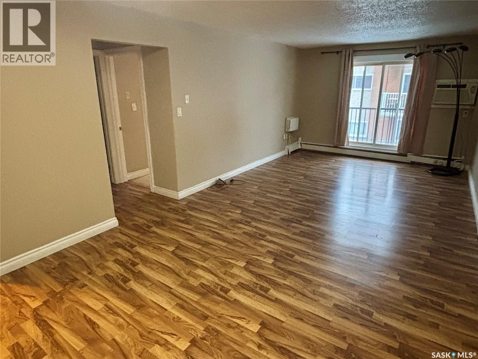 10 104 104Th Street W, Saskatoon, SK - Indoor Photo Showing Other Room