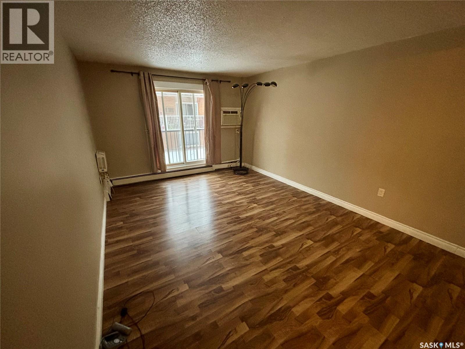 10 104 104Th Street W, Saskatoon, SK - Indoor Photo Showing Other Room