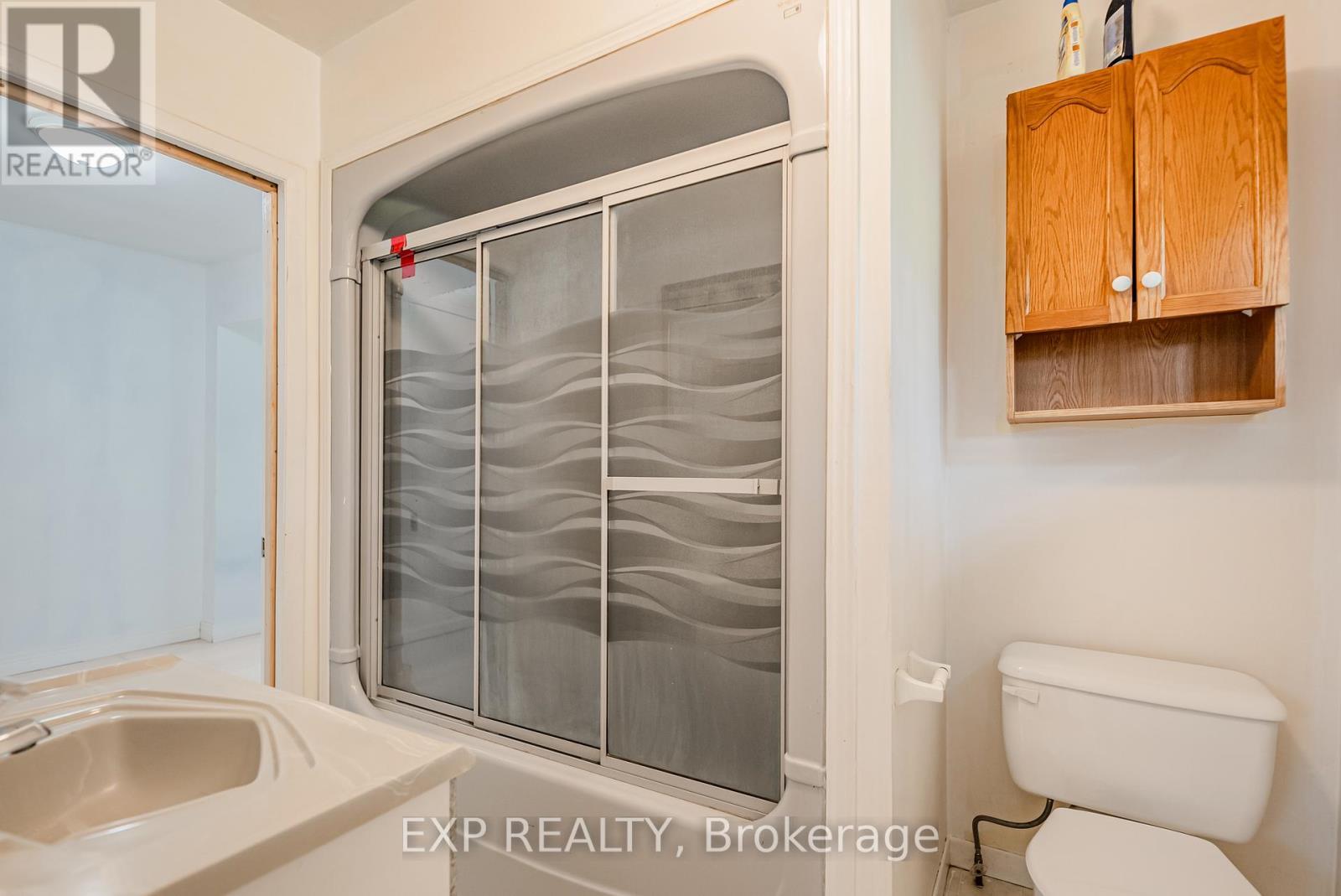 4865 Armoury Street, Niagara Falls (Cherrywood), ON - Indoor Photo Showing Bathroom