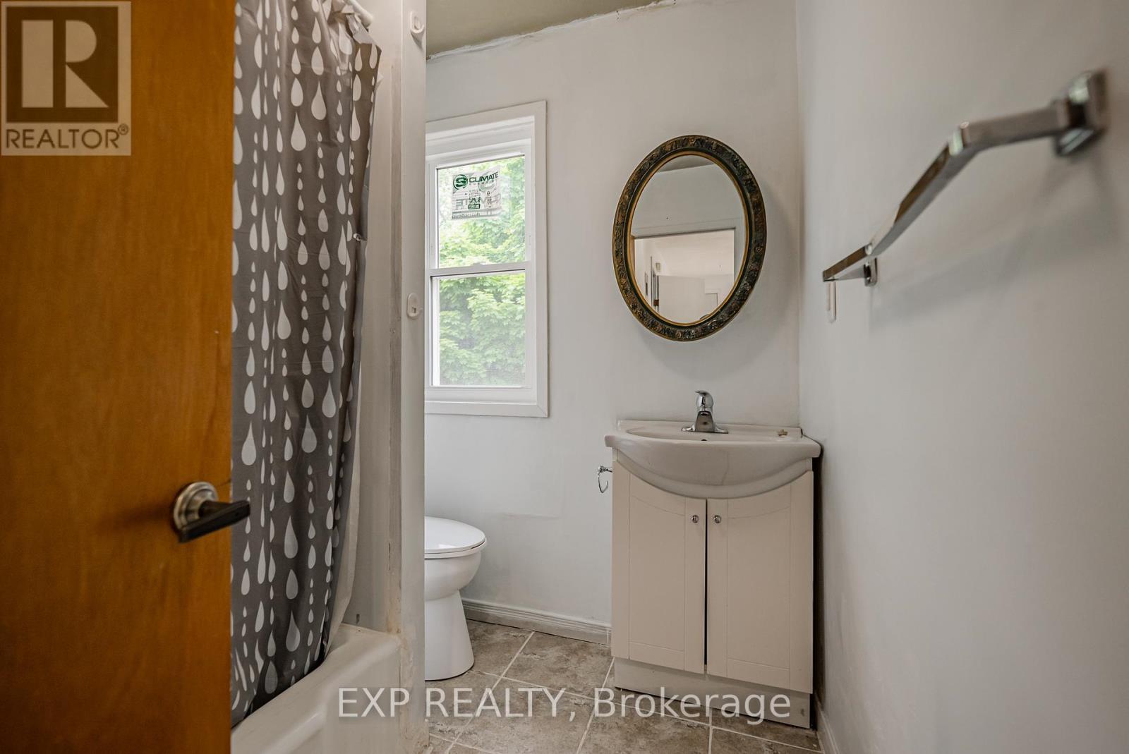 4865 Armoury Street, Niagara Falls (Cherrywood), ON - Indoor Photo Showing Bathroom
