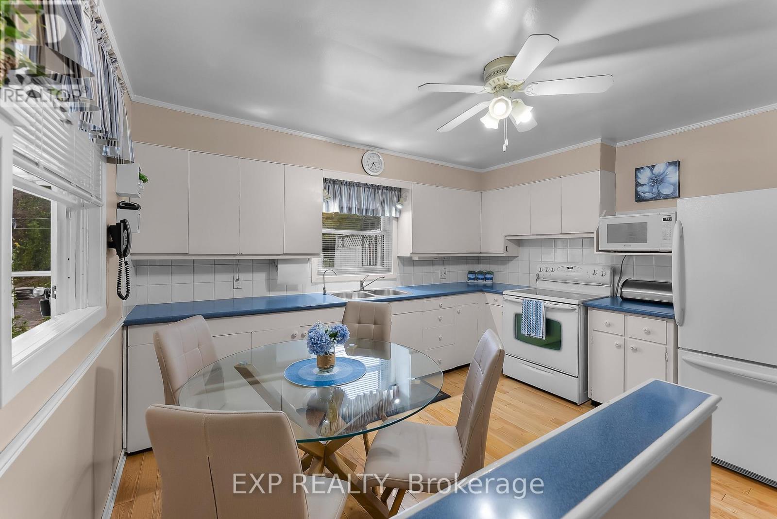 67 Pine Street S, Thorold (Thorold Downtown), ON - Indoor Photo Showing Kitchen With Double Sink
