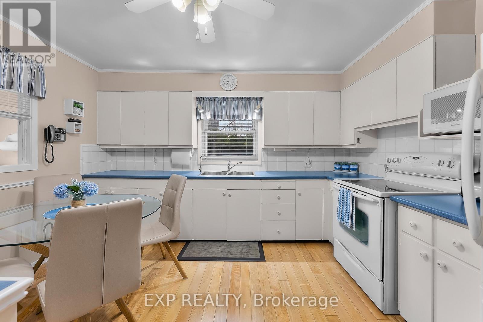 67 Pine Street S, Thorold (Thorold Downtown), ON - Indoor Photo Showing Kitchen With Double Sink