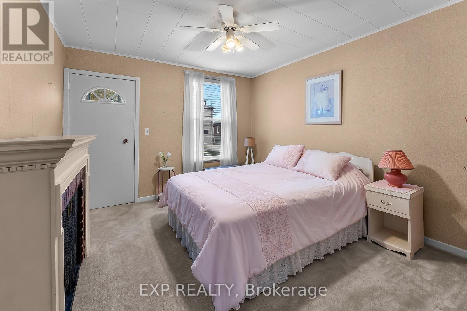 67 Pine Street S, Thorold (Thorold Downtown), ON - Indoor Photo Showing Bedroom