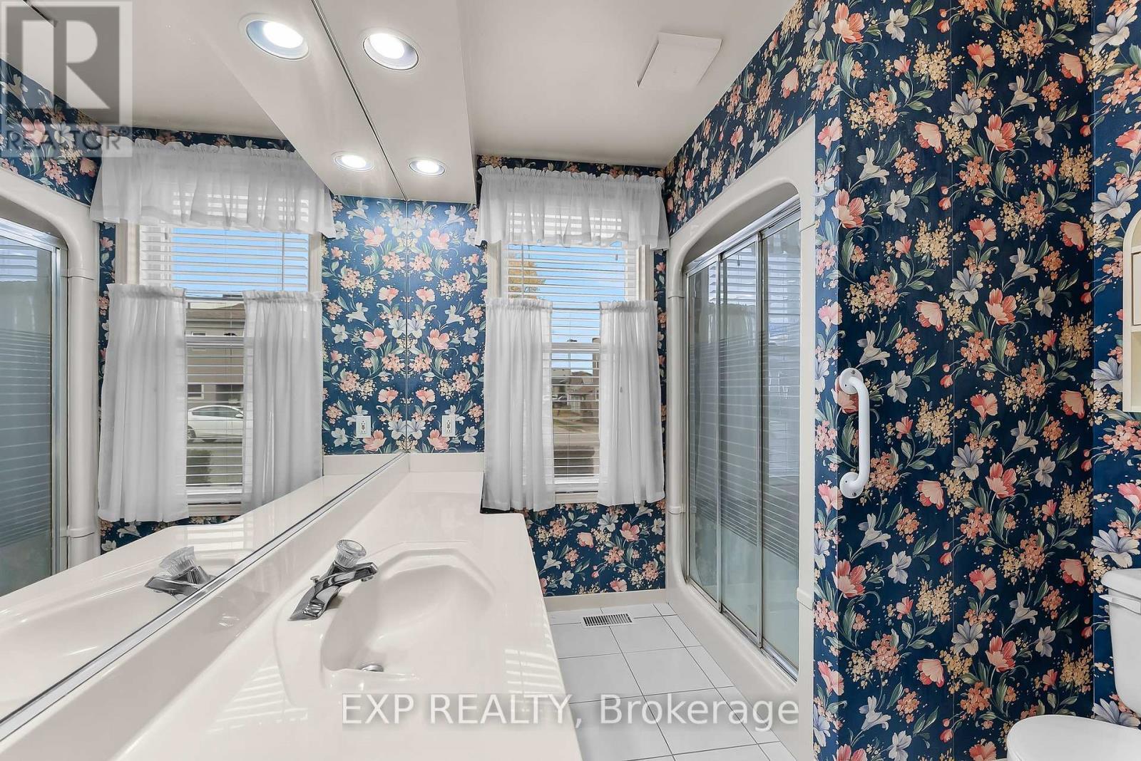 67 Pine Street S, Thorold (Thorold Downtown), ON - Indoor Photo Showing Bathroom