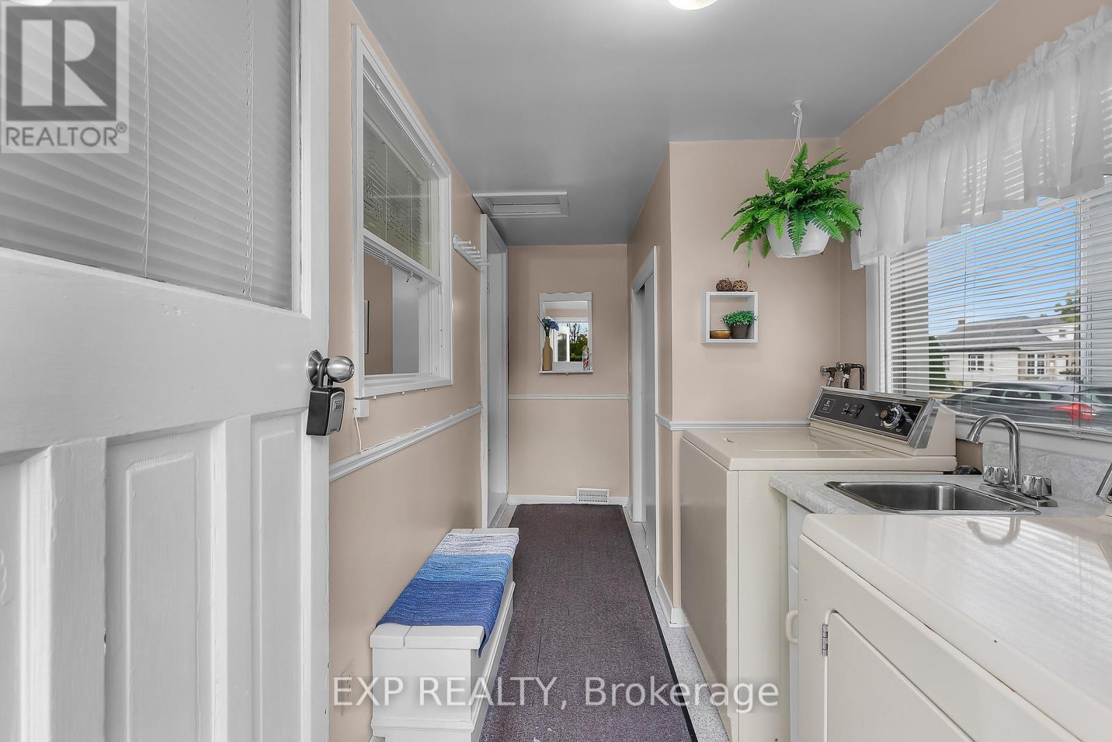 67 Pine Street S, Thorold (Thorold Downtown), ON - Indoor Photo Showing Laundry Room