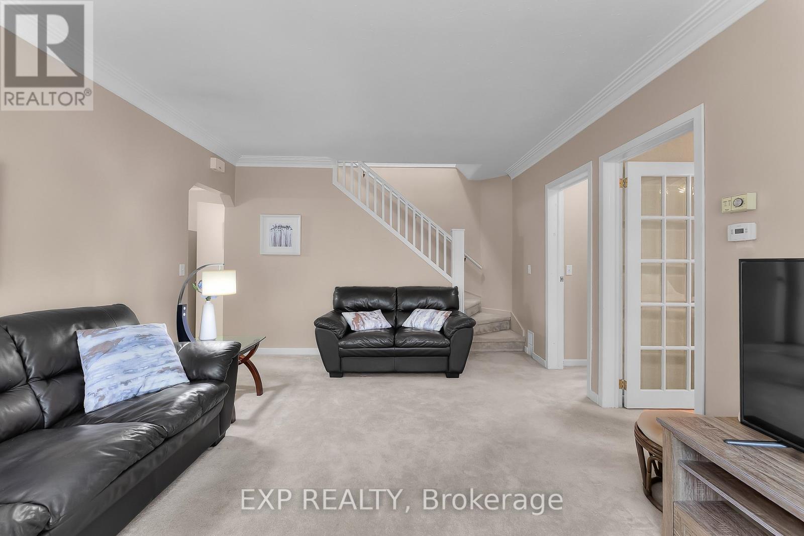 67 Pine Street S, Thorold (Thorold Downtown), ON - Indoor Photo Showing Living Room