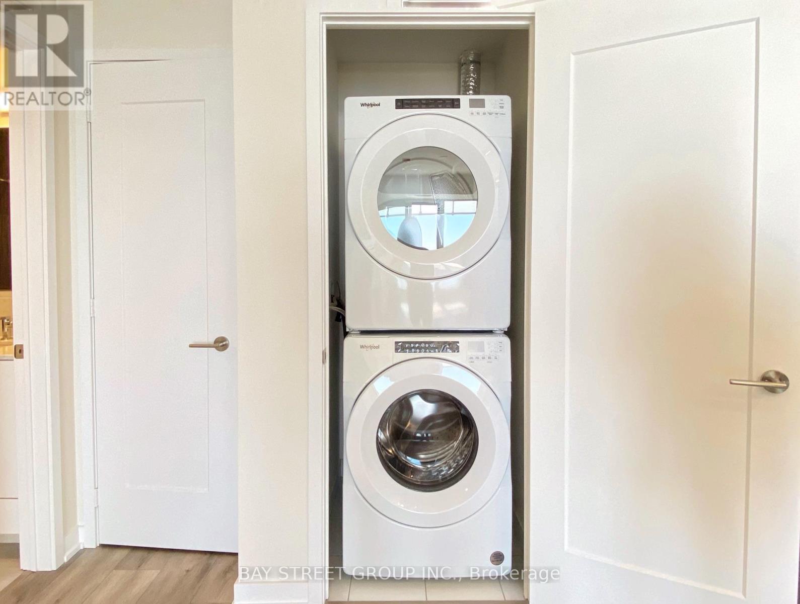 3210 - 28 Freeland Street, Toronto, ON - Indoor Photo Showing Laundry Room