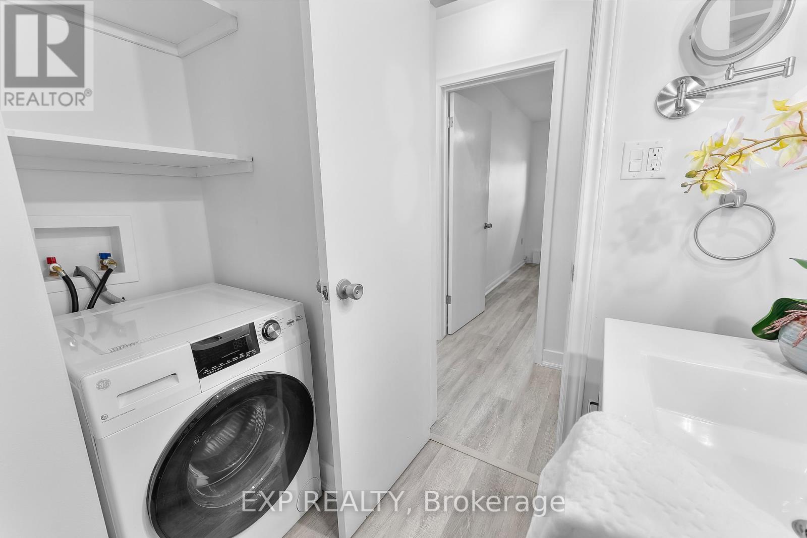 Combination washer/dryer - 19 Moote Street, St. Catharines (Fairview), ON - Indoor Photo Showing Laundry Room