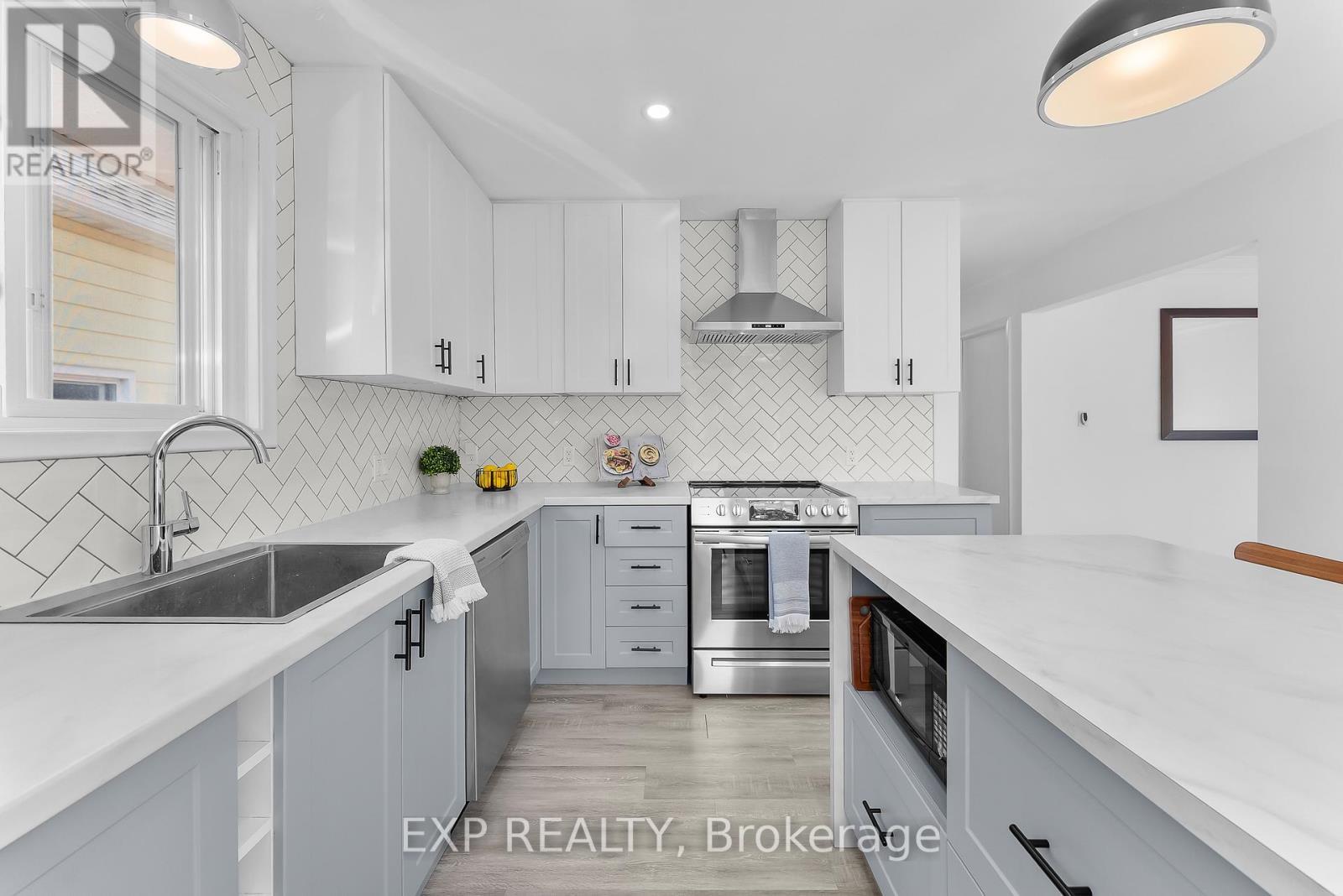 Updated Kitchen - 19 Moote Street, St. Catharines (Fairview), ON - Indoor Photo Showing Kitchen With Upgraded Kitchen
