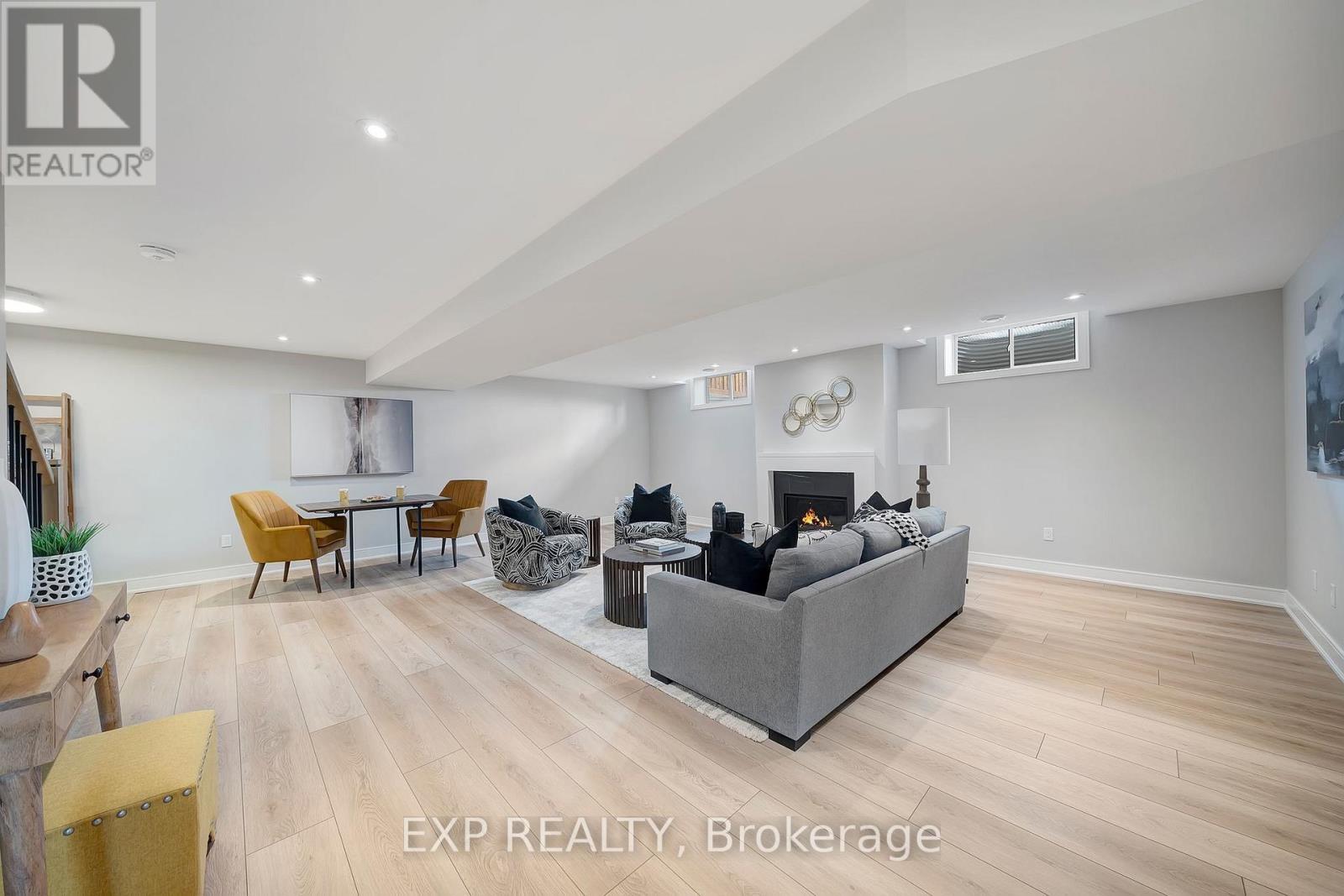 G - 304 Perth Trail, Welland (Hwy 406/Welland), ON - Indoor With Fireplace