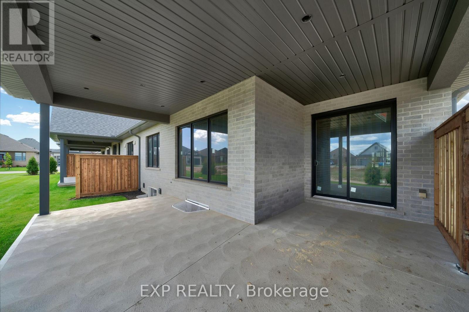 G - 304 Perth Trail, Welland (Hwy 406/Welland), ON - Outdoor With Deck Patio Veranda With Exterior