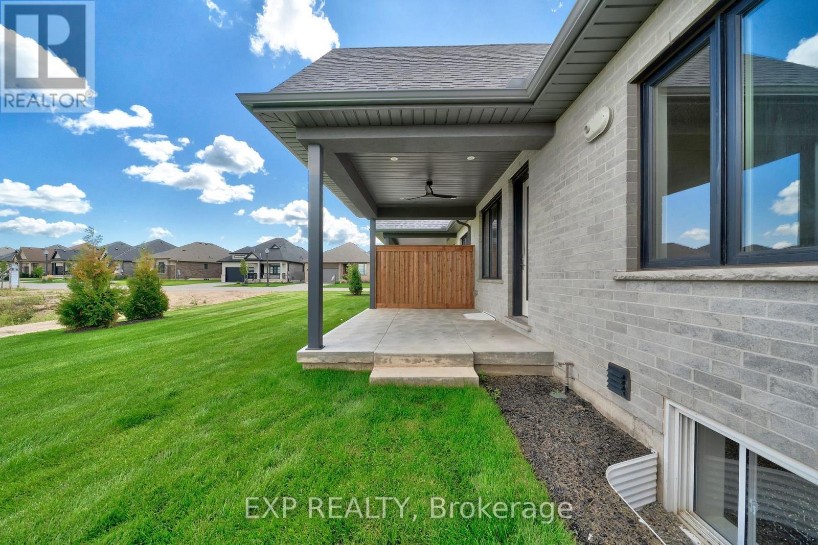 H - 296 Perth Trail, Welland (Hwy 406/Welland), ON - Outdoor With Deck Patio Veranda With Exterior