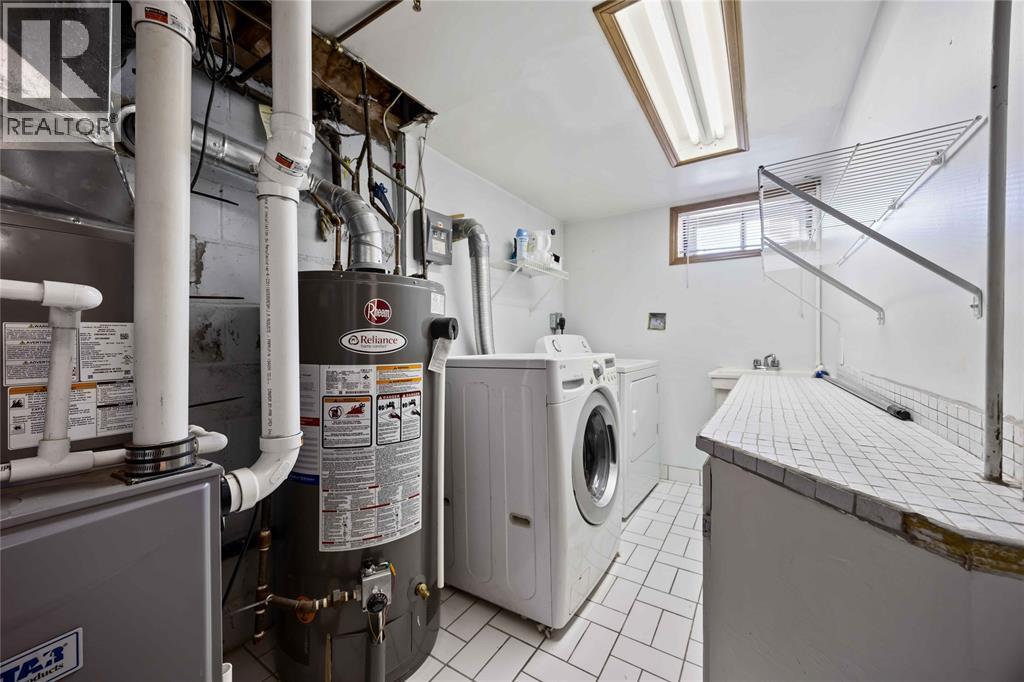 917 Hemlock Avenue Unit# 2, Sarnia, ON - Indoor Photo Showing Laundry Room