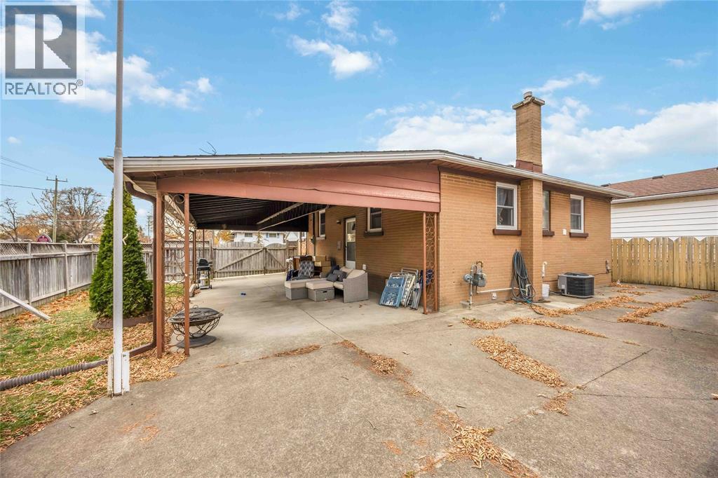 917 Hemlock Avenue Unit# 2, Sarnia, ON - Outdoor