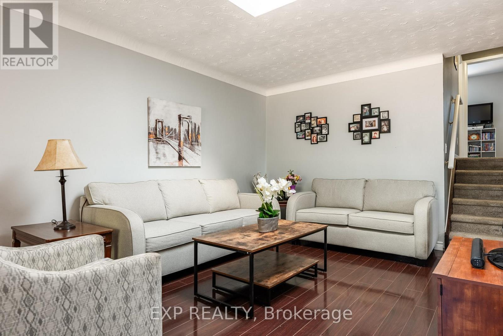 494 Scott Street, St. Catharines (Carlton/Bunting), ON - Indoor Photo Showing Living Room