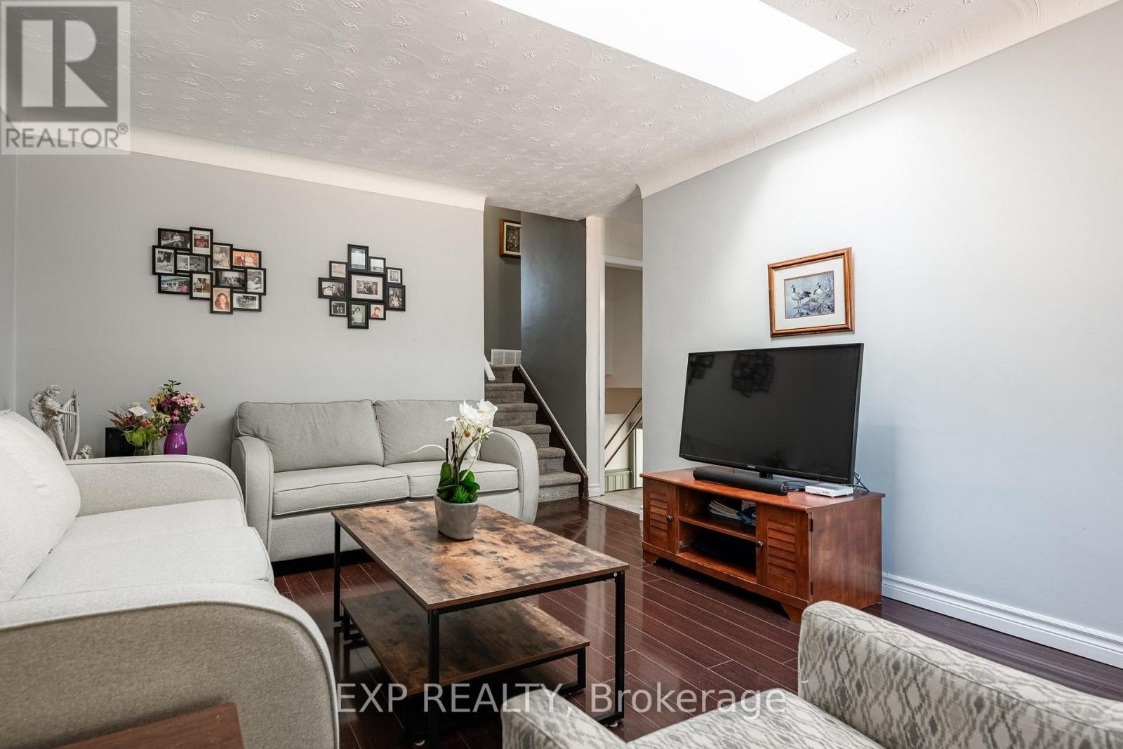 494 Scott Street, St. Catharines (Carlton/Bunting), ON - Indoor Photo Showing Living Room