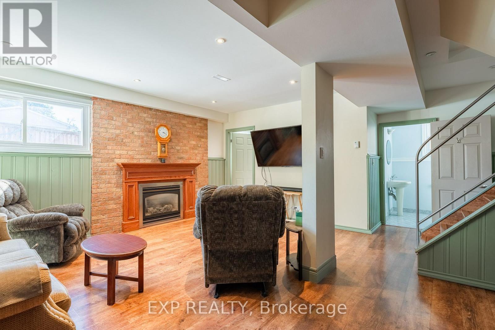 494 Scott Street, St. Catharines (Carlton/Bunting), ON - Indoor With Fireplace