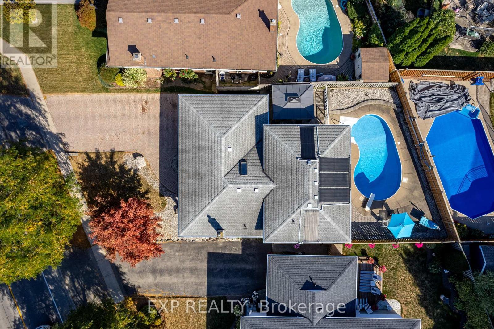 494 Scott Street, St. Catharines (Carlton/Bunting), ON - Outdoor With In Ground Pool