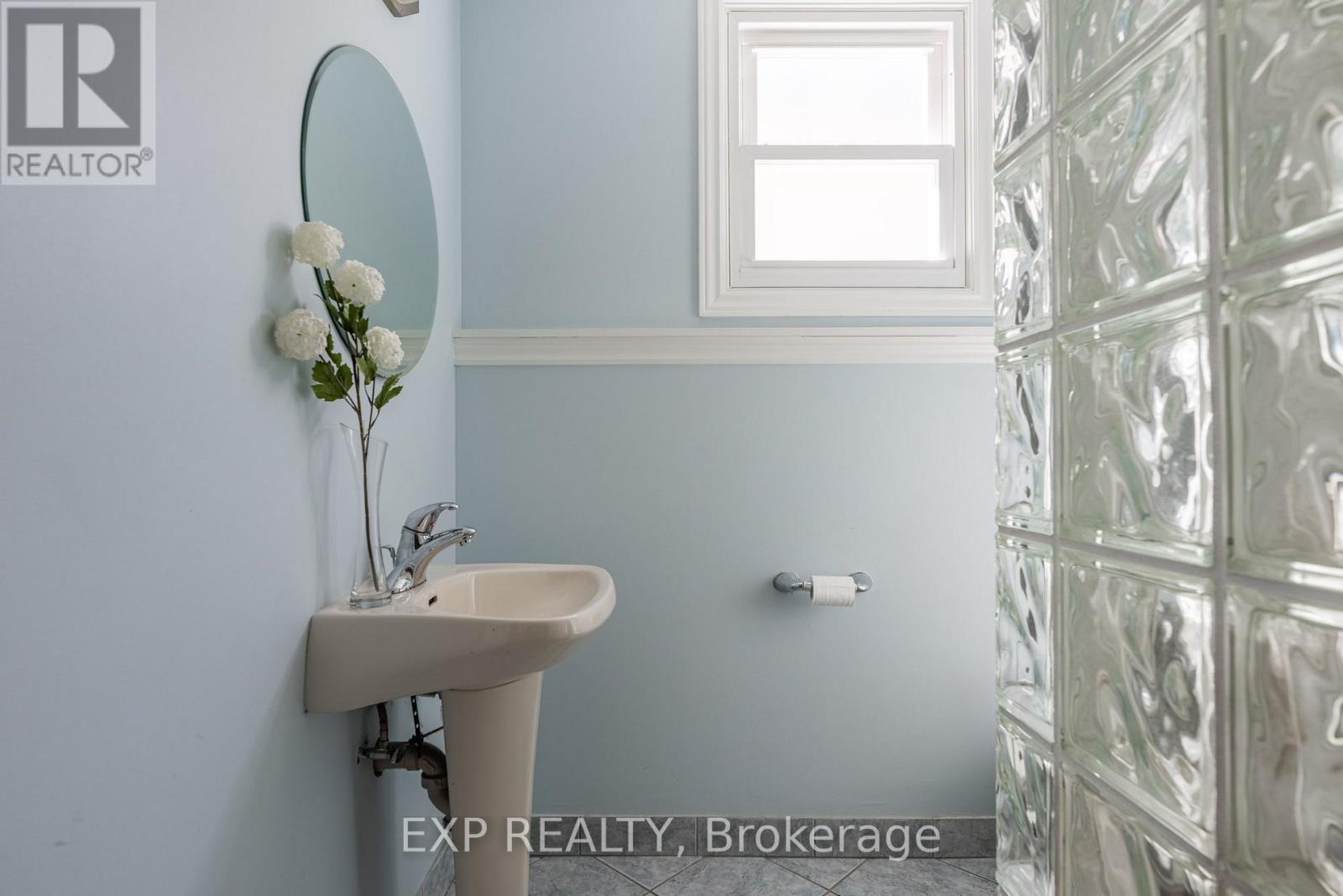 494 Scott Street, St. Catharines (Carlton/Bunting), ON - Indoor Photo Showing Bathroom