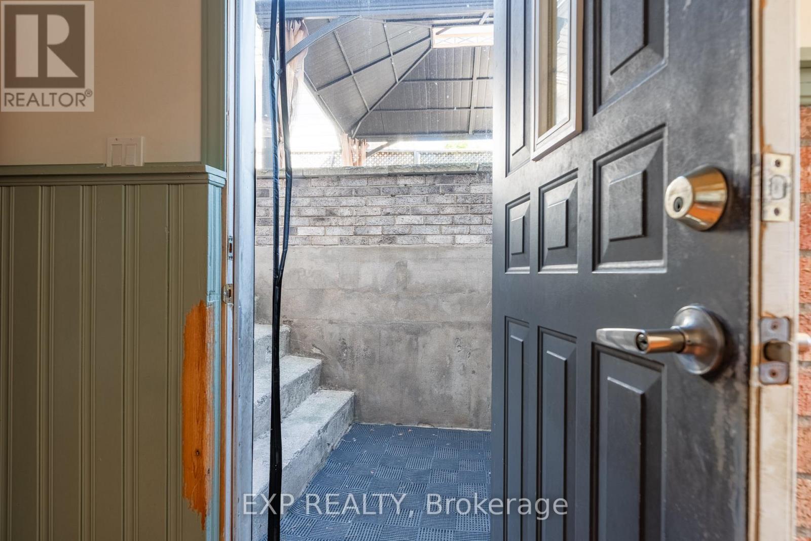 Walk up to backyard - 494 Scott Street, St. Catharines (Carlton/Bunting), ON - With Exterior