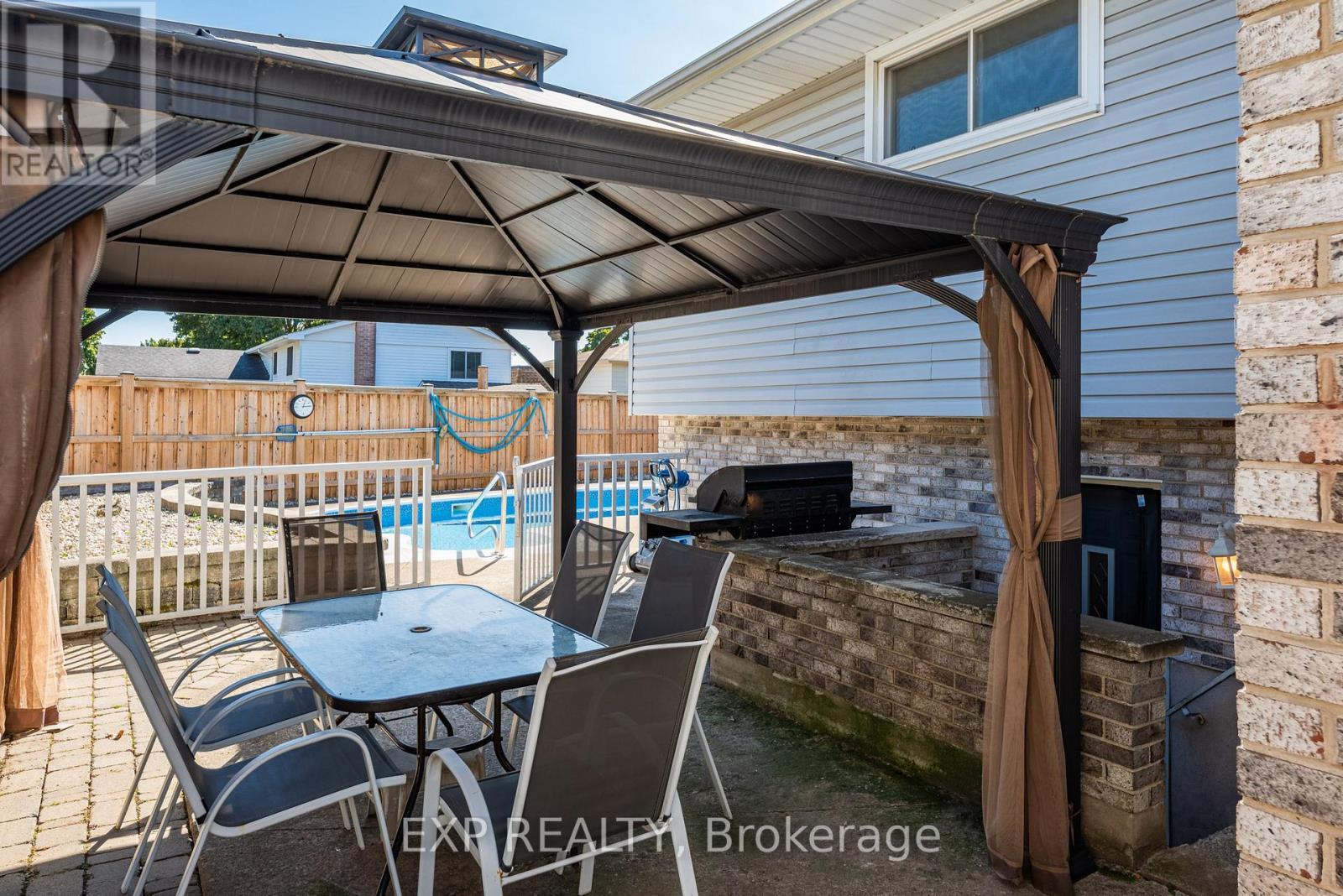 494 Scott Street, St. Catharines (Carlton/Bunting), ON - Outdoor With Exterior