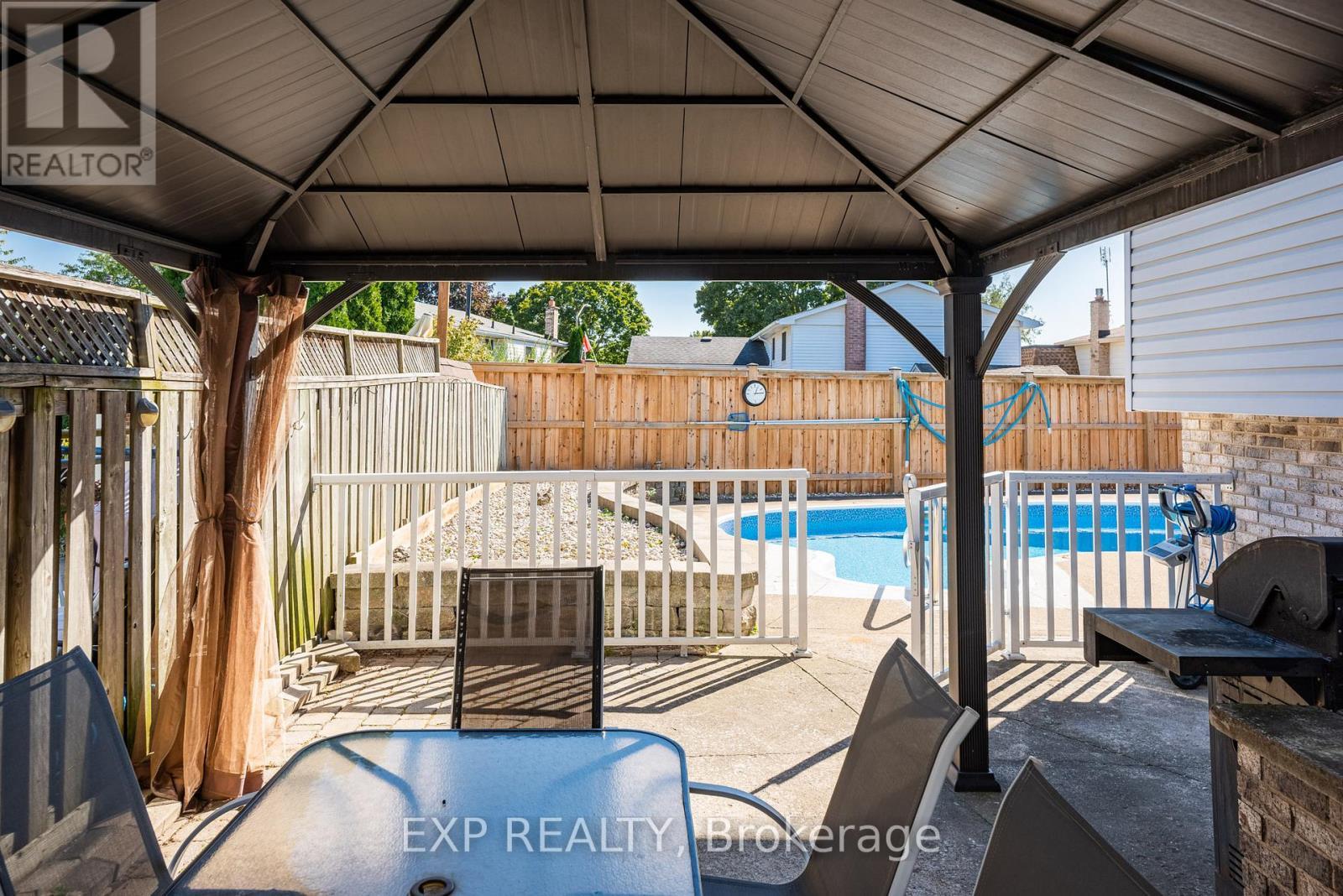 494 Scott Street, St. Catharines (Carlton/Bunting), ON - Outdoor With Above Ground Pool With Exterior