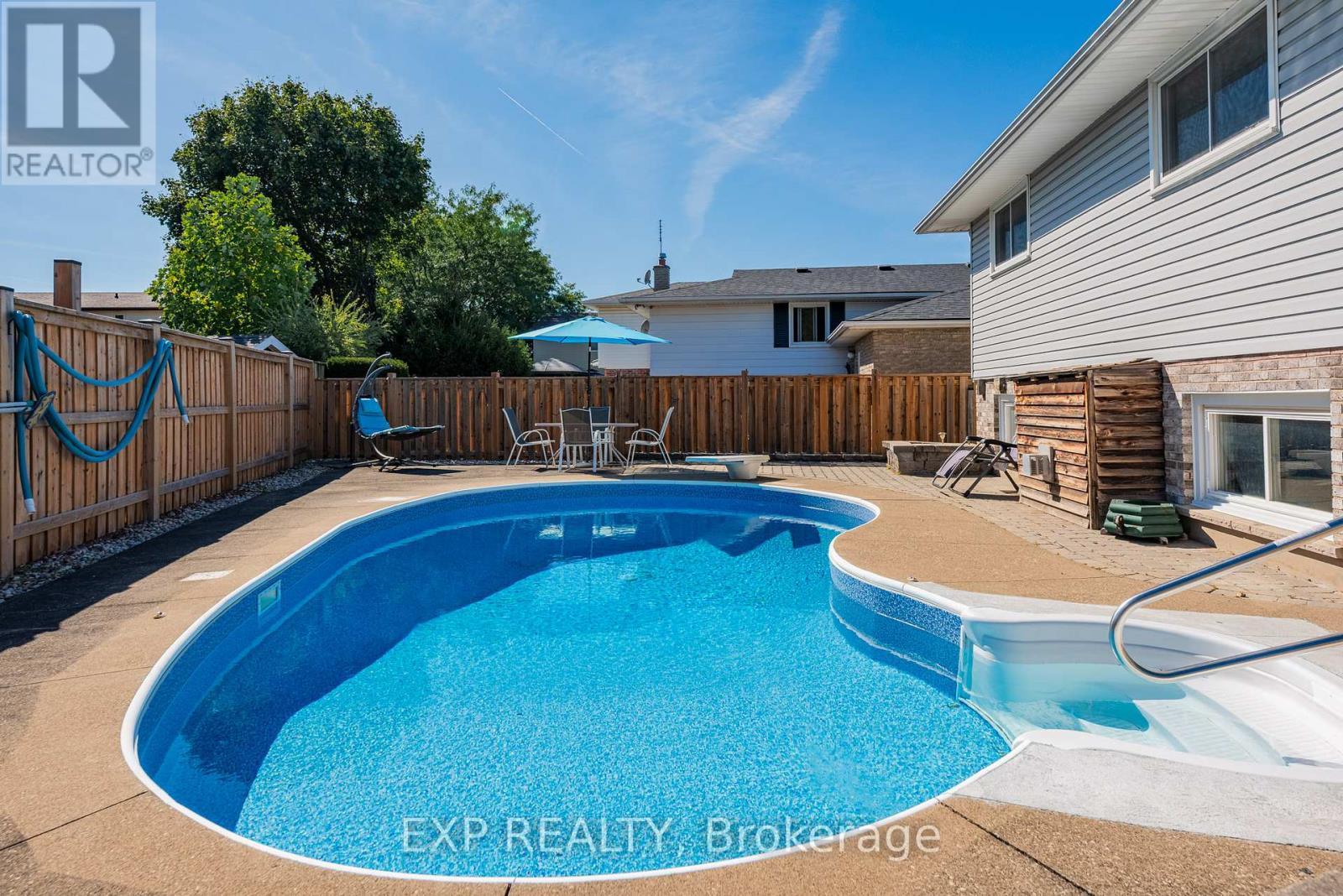 494 Scott Street, St. Catharines (Carlton/Bunting), ON - Outdoor With In Ground Pool