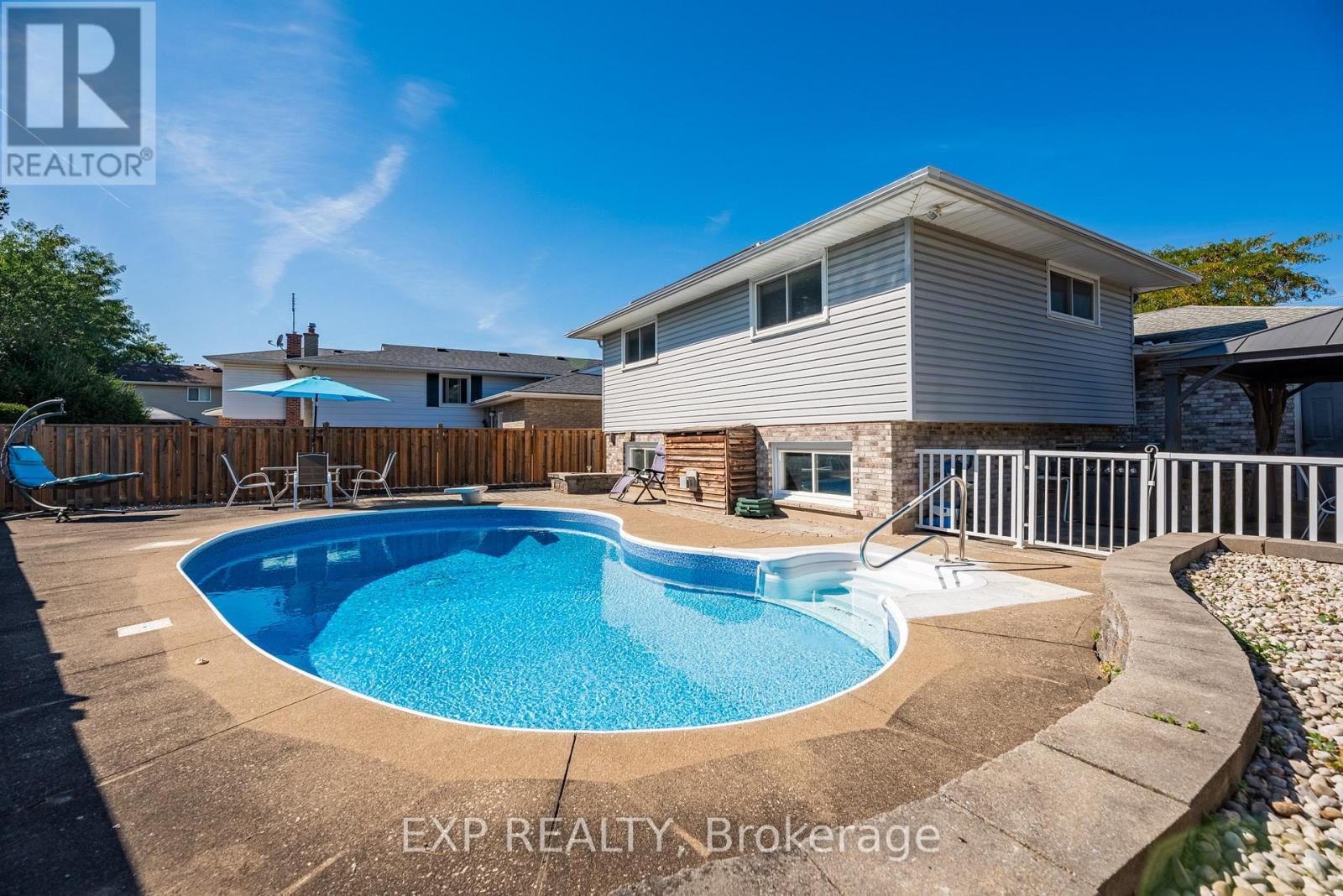 494 Scott Street, St. Catharines (Carlton/Bunting), ON - Outdoor With In Ground Pool