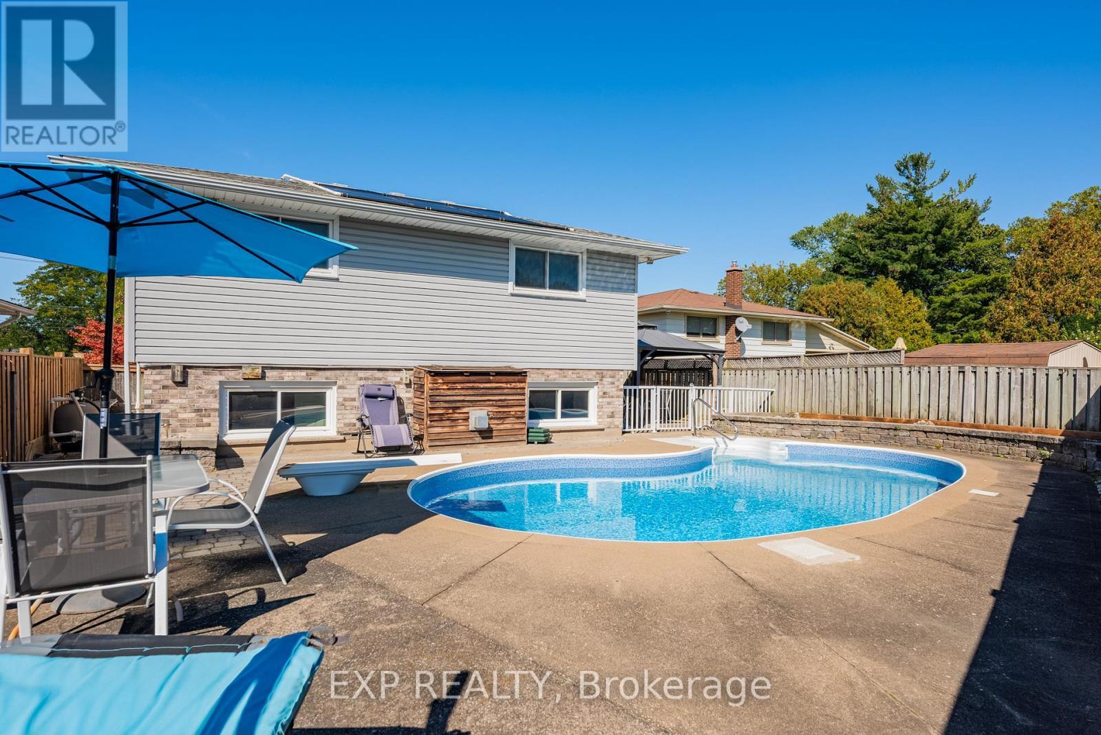 494 Scott Street, St. Catharines (Carlton/Bunting), ON - Outdoor With In Ground Pool With Deck Patio Veranda