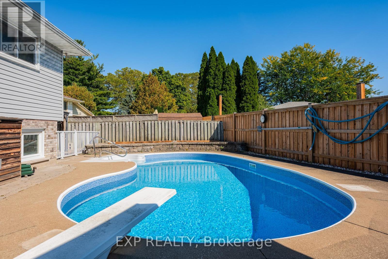 494 Scott Street, St. Catharines (Carlton/Bunting), ON - Outdoor With In Ground Pool With Backyard